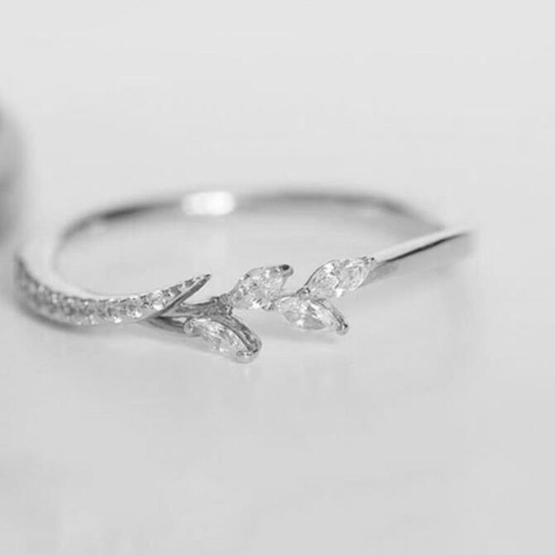 Glamorous Eternity Leaf Zircon Wedding Band Ring