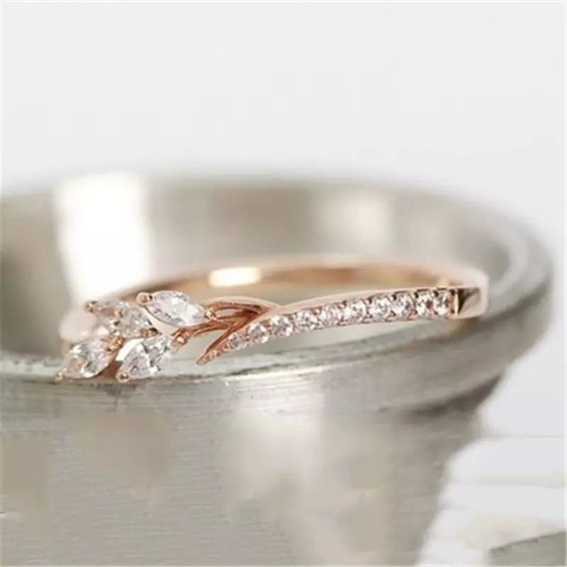 Glamorous Eternity Leaf Zircon Wedding Band Ring