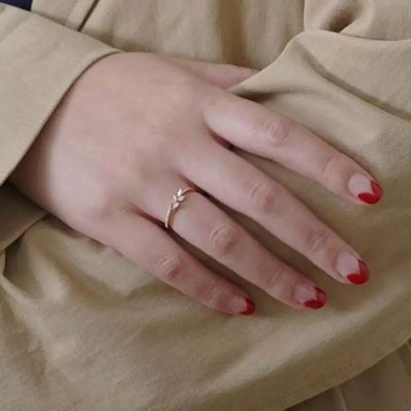 Glamorous Eternity Leaf Zircon Wedding Band Ring