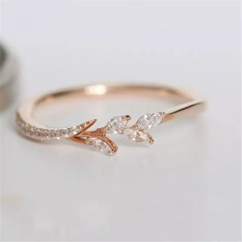 Glamorous Eternity Leaf Zircon Wedding Band Ring